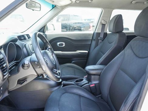 Used 2017 Kia Soul FWD image 14