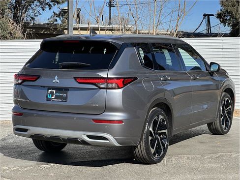 Used 2022 Mitsubishi Outlander SEL image 11