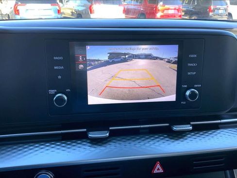 Used 2024 Kia Carnival LX image 24