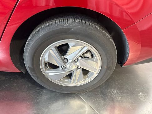 Used 2025 Hyundai Elantra SE w/ Cargo Package FWD image 9