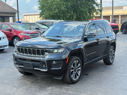 Used 2022 Jeep Grand Cherokee Overland w/ Luxury Tech Group IV AWD/4WD image 5