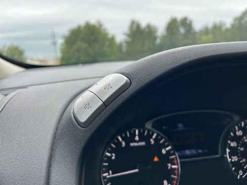 Used 2020 Nissan Pathfinder Platinum FWD image 23