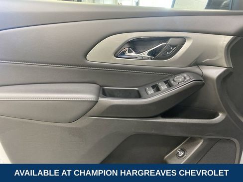 Used 2023 Chevrolet Traverse LT image 30
