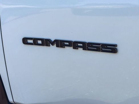 Used 2025 Jeep Compass Trailhawk AWD/4WD image 12