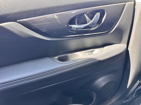 Used 2018 Nissan Rogue S AWD/4WD image 26