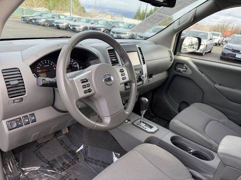 Used 2020 Nissan Frontier SV w/ Midnight Edition Floor Mats image 15