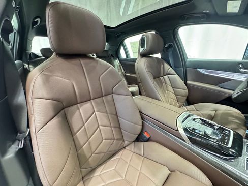 Used 2025 BMW 760i xDrive image 24