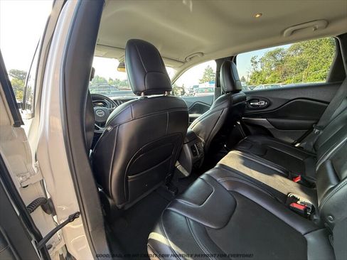 Used 2019 Jeep Cherokee Latitude Plus AWD/4WD image 14