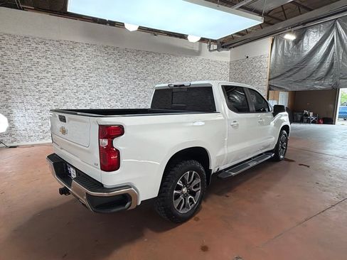 Used 2022 Chevrolet Silverado 1500 LT AWD/4WD image 7