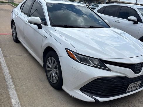 Used 2019 Toyota Camry LE w/ Sunroof Package FWD image 1