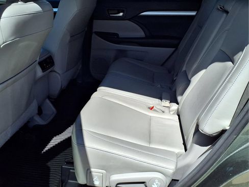 Certified 2016 Toyota Highlander XLE AWD/4WD image 12
