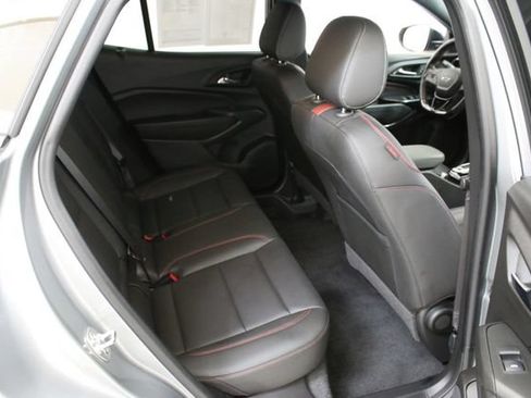Used 2024 Chevrolet Trax RS w/ Sunroof Package FWD image 31