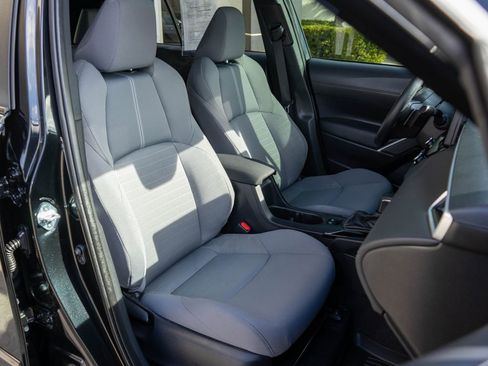 Used 2024 Toyota Corolla Cross SE w/ Moonroof Package image 9