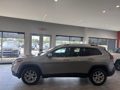 Used 2016 Jeep Cherokee Latitude image 10