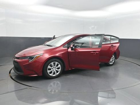 Used 2024 Toyota Corolla LE FWD image 31