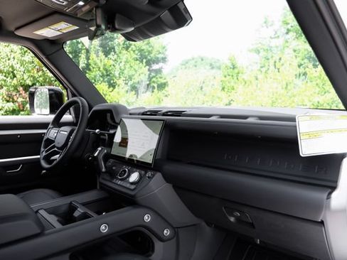 New 2026 Land Rover Defender 130 X-Dynamic SE AWD/4WD image 15