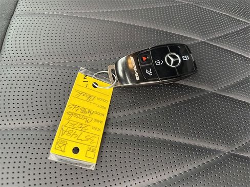 Used 2024 Mercedes-Benz GLS 63 AMG 4MATIC image 35