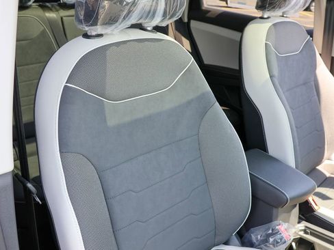 New 2025 Volkswagen Taos SE image 42