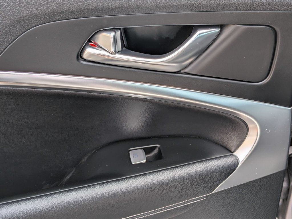 Used 2025 Genesis G70 2.5T RWD image 27