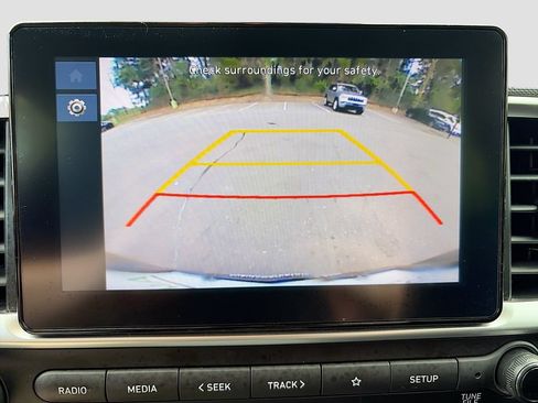 Used 2024 Hyundai Venue SEL FWD image 14