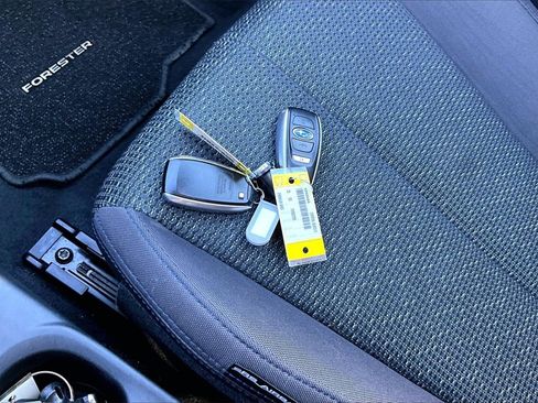 Used 2025 Subaru Forester Premium image 30