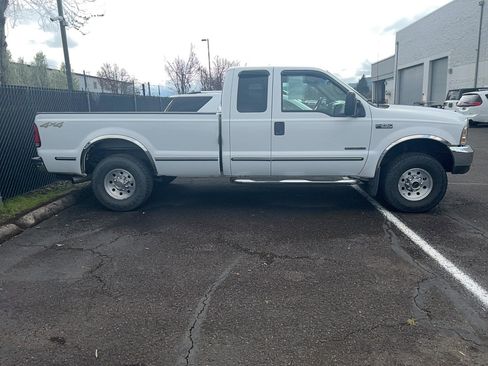 Used 2000 Ford F250 XLT image 3