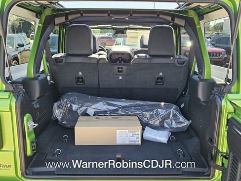 New 2025 Jeep Wrangler Unlimited Rubicon w/ Convenience Group image 11