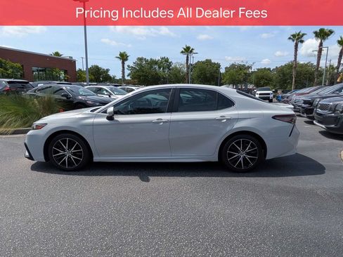 Used 2024 Toyota Camry SE FWD image 8