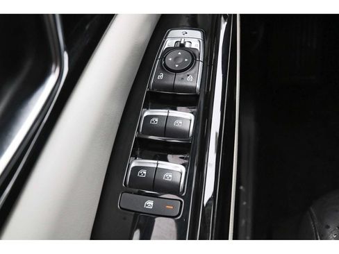 Used 2023 Kia Carnival SX Prestige FWD image 19