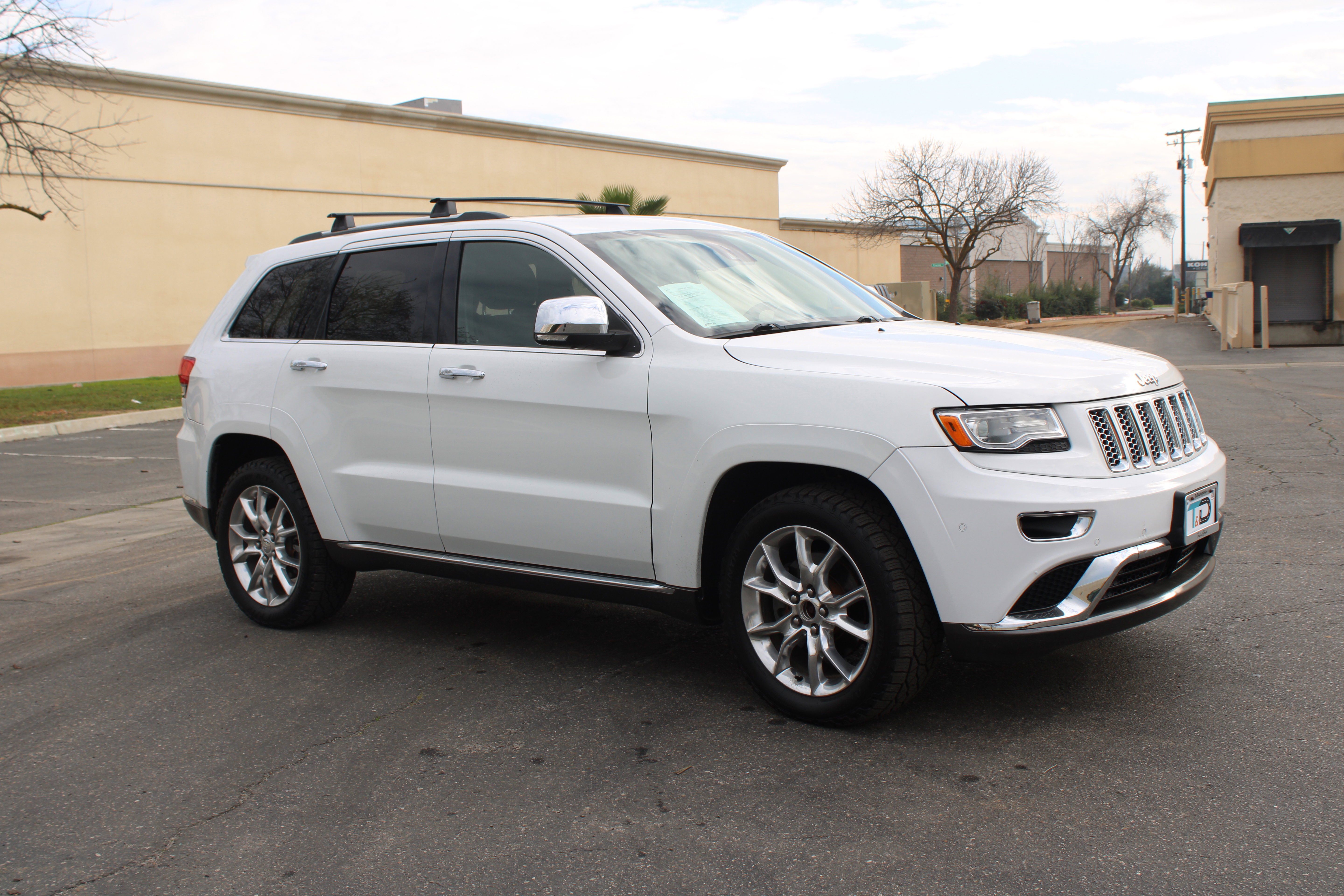 Used 2014 Jeep Grand Cherokee Summit AWD/4WD image 4