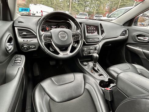 Used 2020 Jeep Cherokee Latitude Plus w/ Cold Weather Group AWD/4WD image 24