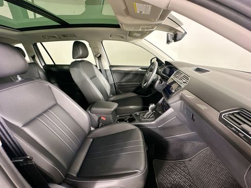 Used 2022 Volkswagen Tiguan SE image 41