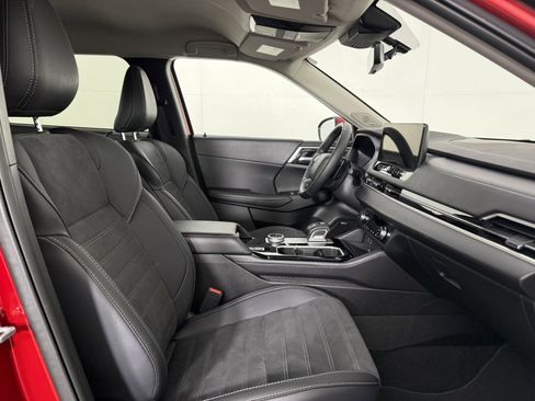 Used 2025 Mitsubishi Outlander SE image 10