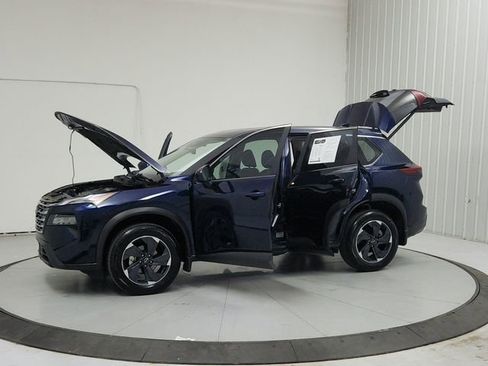 Used 2025 Nissan Rogue SV FWD image 11