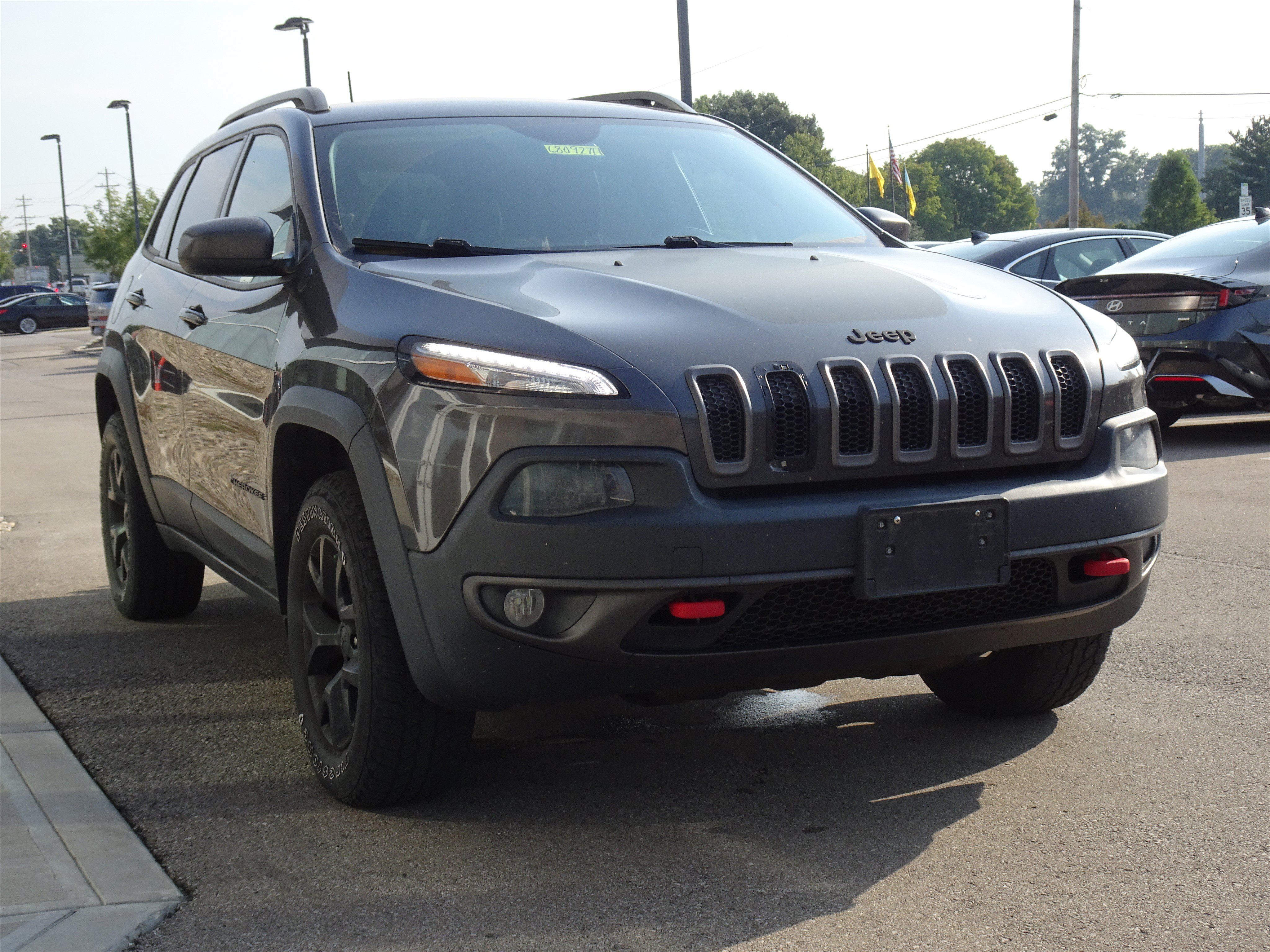 Used 2016 Jeep Cherokee Trailhawk w/ Cold Weather Group AWD/4WD image 6