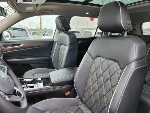 Used 2024 Volkswagen Atlas SEL Premium R-Line AWD/4WD image 10
