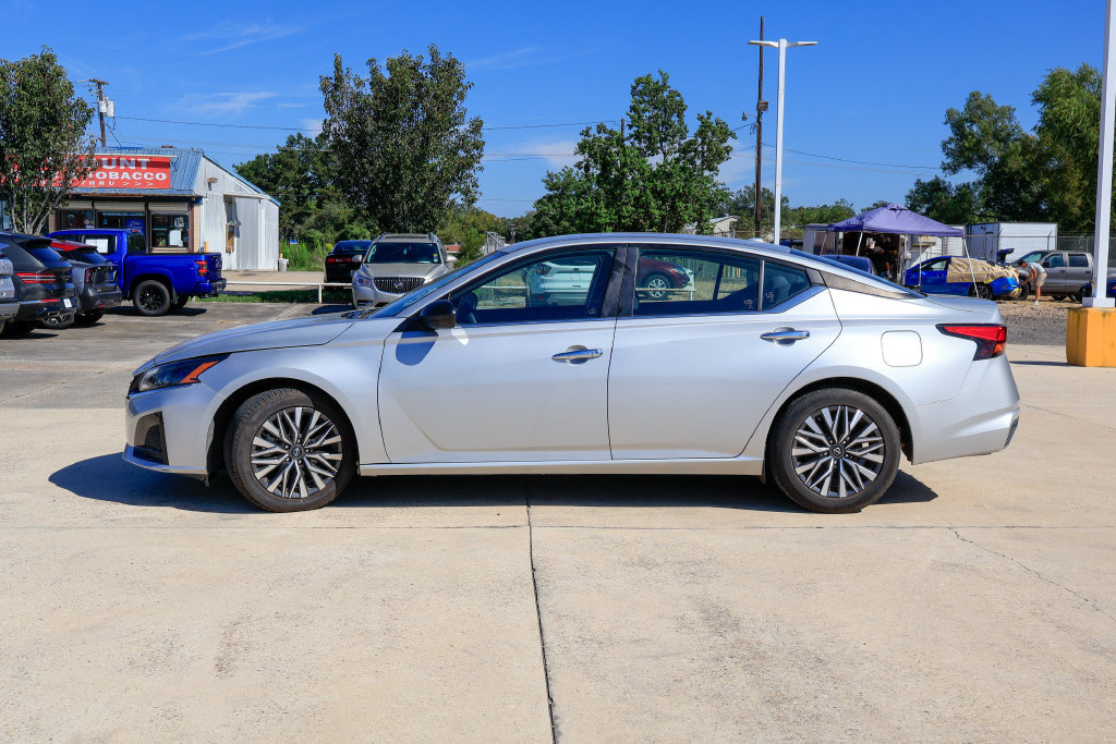 Used 2024 Nissan Altima 2.5 SV FWD image 24