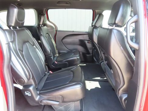 Used 2025 Chrysler Pacifica Select FWD image 28
