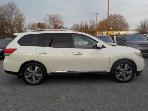 Used 2016 Nissan Pathfinder Platinum w/ Family Entertainment Package image 6