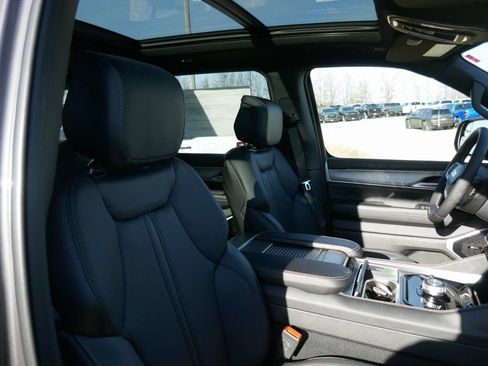 New 2026 Jeep Grand Wagoneer Limited w/ Premium Group II AWD/4WD image 10