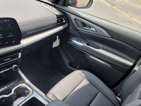 New 2025 Chevrolet Traverse LT w/ Driver Confidence Package image 23