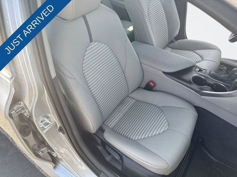 Used 2024 Toyota Camry SE image 25