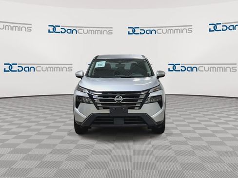 Used 2024 Nissan Rogue SV FWD image 3