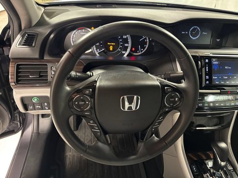 Used 2016 Honda Accord Touring image 18