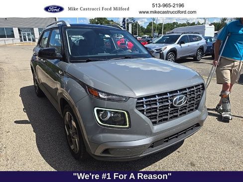 Used 2022 Hyundai Venue Limited w/ Cargo Package FWD image 3