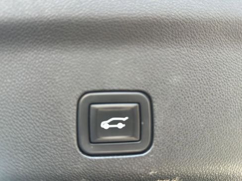 Used 2021 Chevrolet Tahoe High Country w/ Premium Package image 16