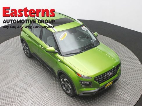 Used 2023 Hyundai Venue SEL w/ Cargo Package image 3