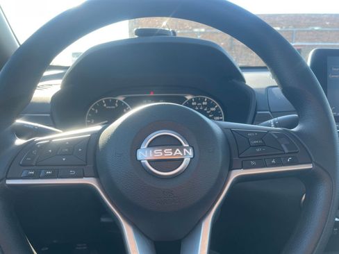 Used 2025 Nissan Altima 2.5 SV image 28