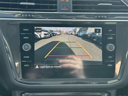 Used 2021 Volkswagen Tiguan SE image 22