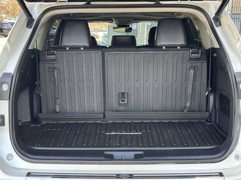 Used 2021 Toyota Highlander XLE image 11